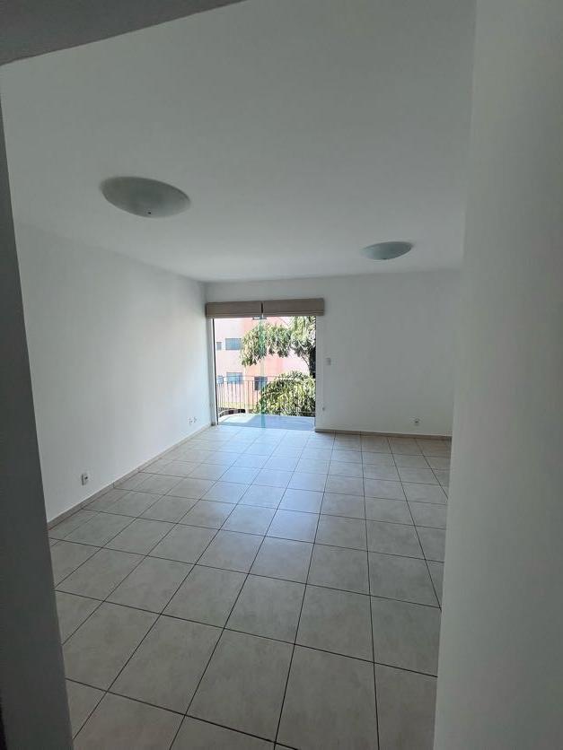 Apartamento à venda com 3 quartos, 75m² - Foto 4