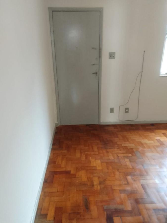 Apartamento à venda com 3 quartos, 70m² - Foto 2