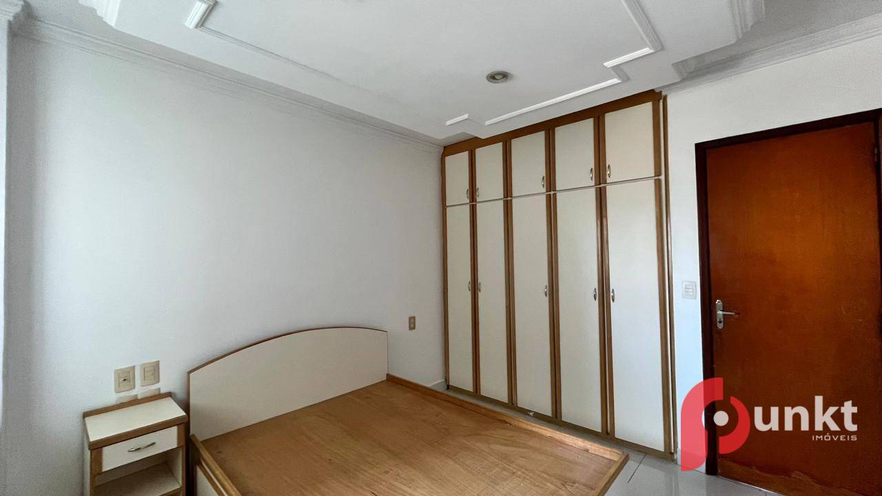 Apartamento para alugar com 3 quartos, 101m² - Foto 13