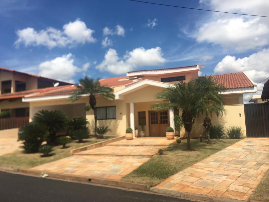 Casa de Condomínio à venda com 4 quartos, 300m² - Foto 1