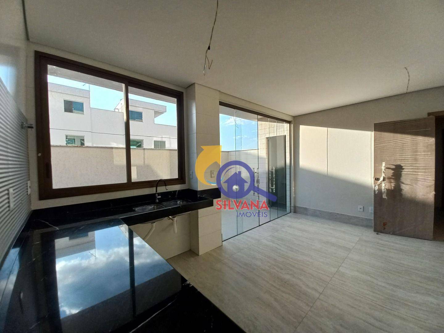 Apartamento à venda com 3 quartos, 130m² - Foto 2