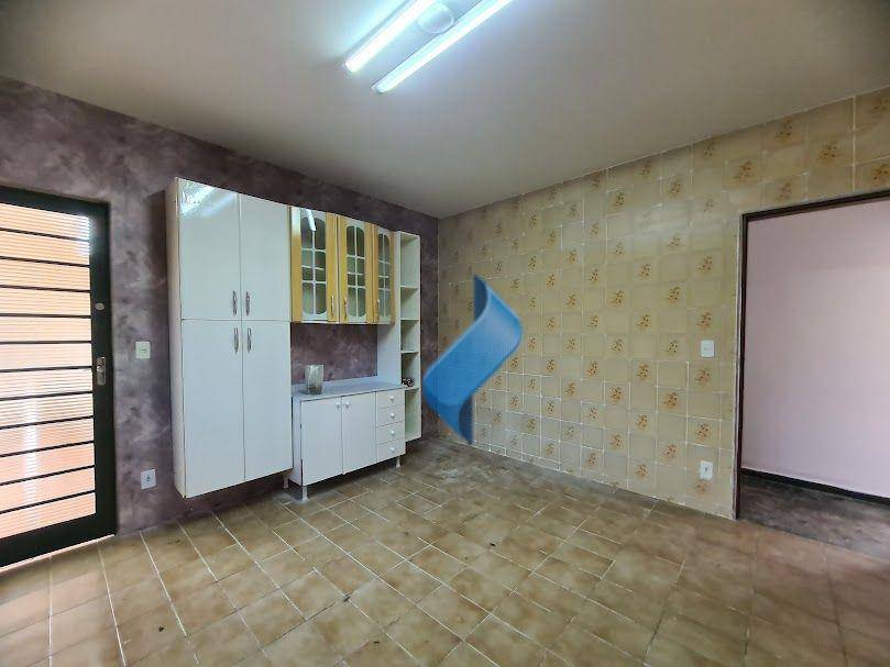 Casa para alugar com 3 quartos, 140m² - Foto 26