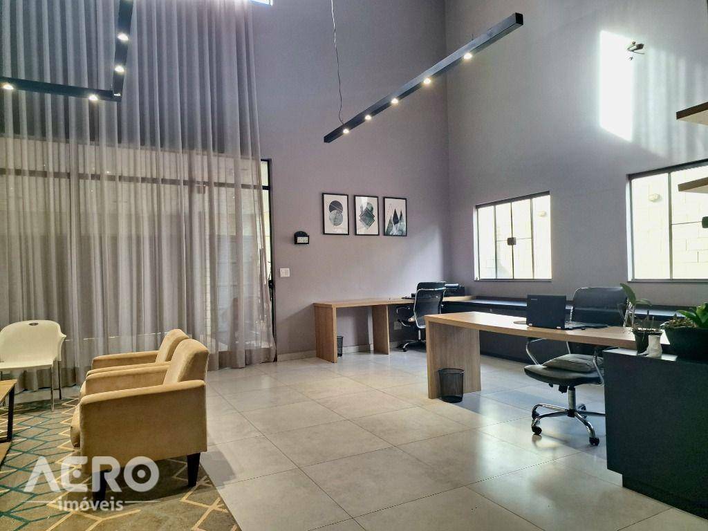 Casa à venda e aluguel com 3 quartos, 395m² - Foto 2