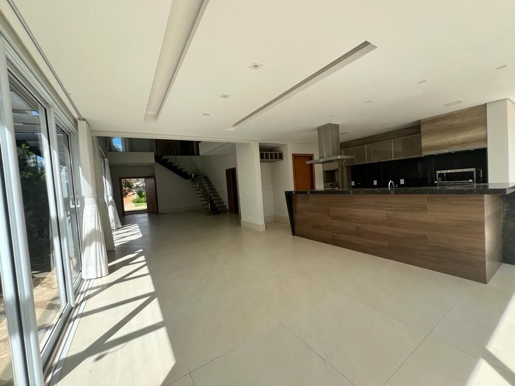 Casa à venda com 3 quartos, 262m² - Foto 4