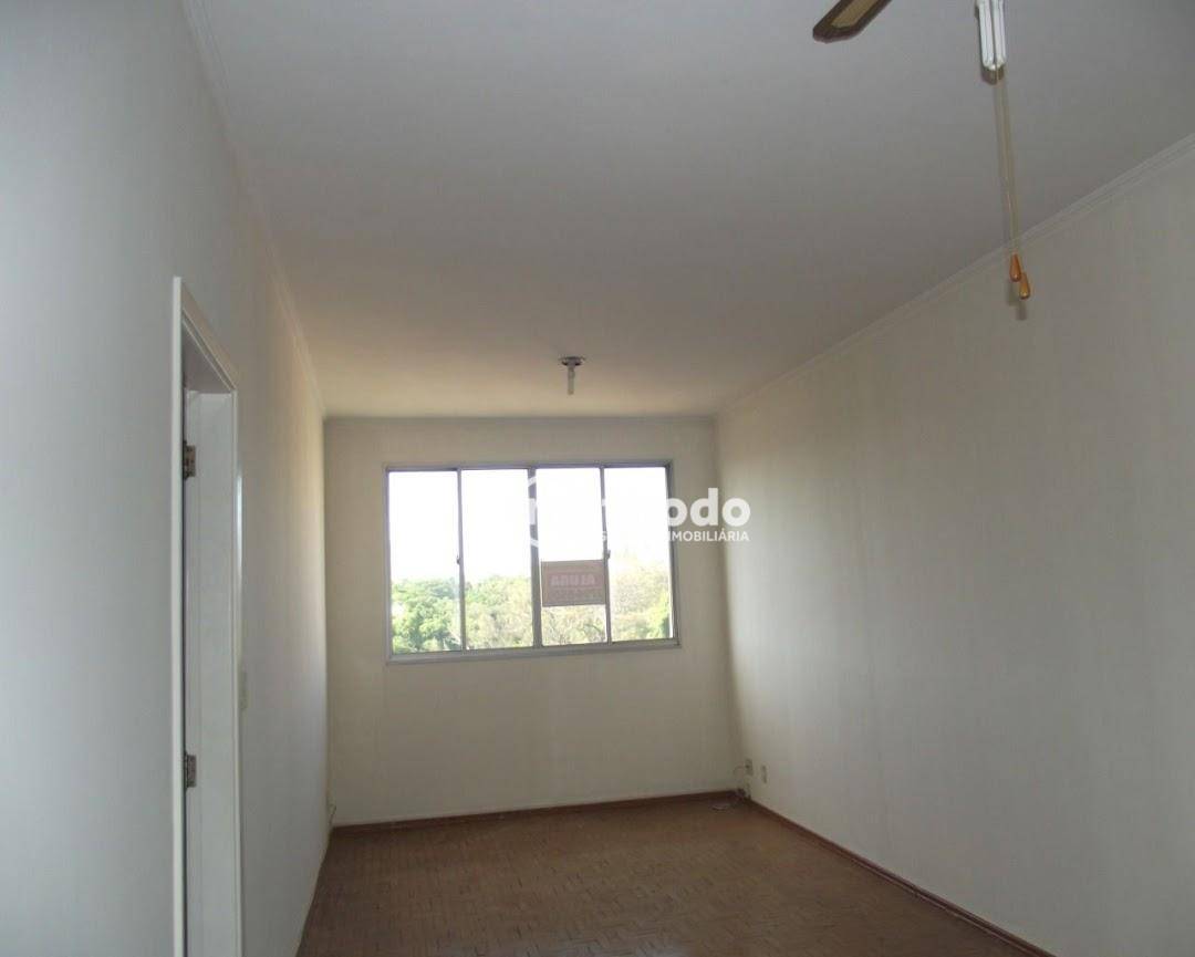 Apartamento à venda com 3 quartos, 75m² - Foto 2