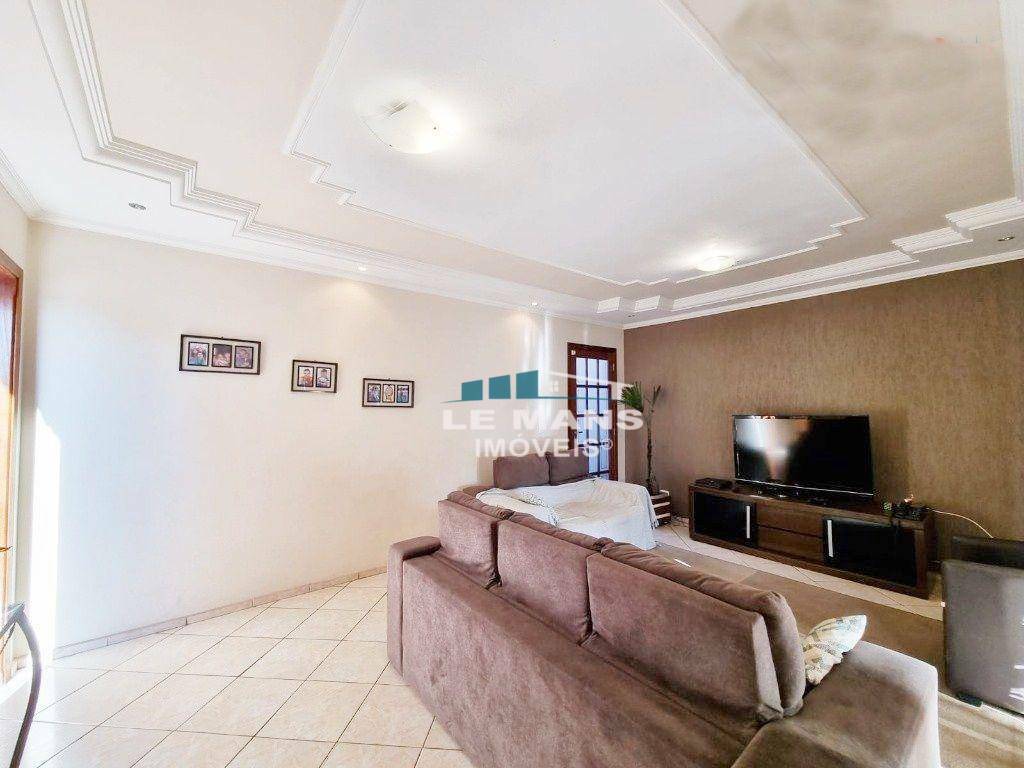 Casa à venda com 4 quartos, 210m² - Foto 13