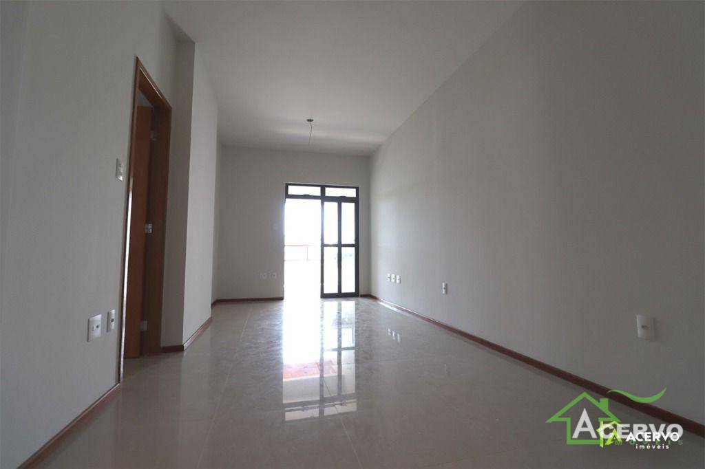 Apartamento à venda com 3 quartos, 137m² - Foto 2