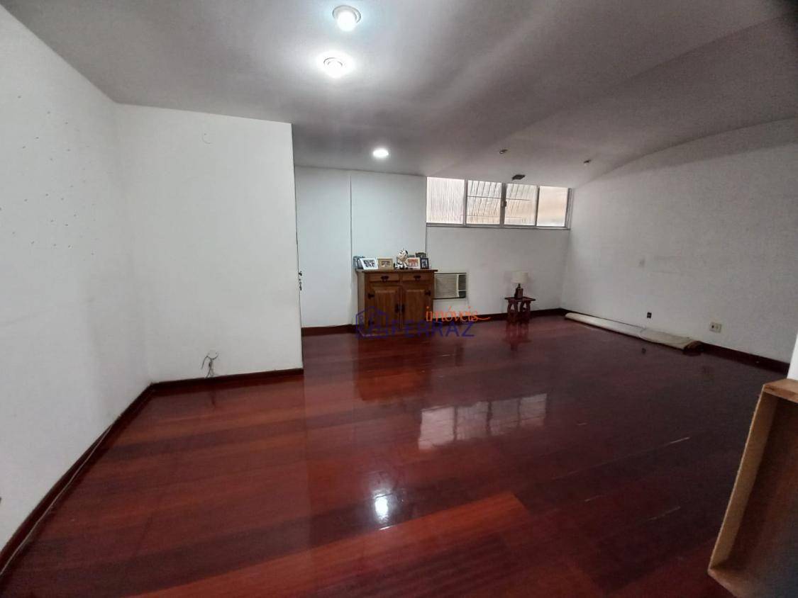 Apartamento à venda com 3 quartos, 136m² - Foto 2