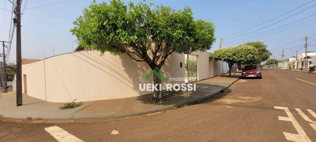 Casa à venda com 3 quartos, 230m² - Foto 2