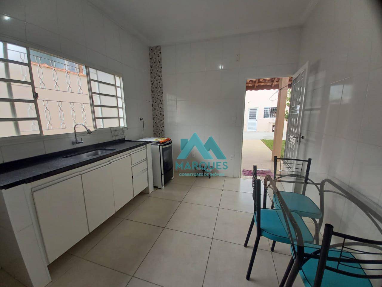 Casa à venda com 5 quartos, 90m² - Foto 2