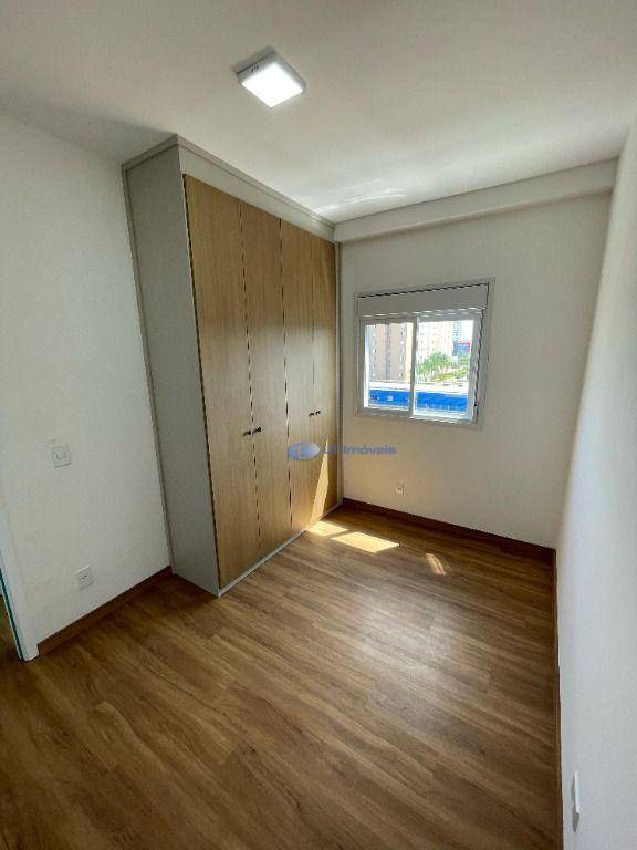 Apartamento para alugar com 3 quartos, 84m² - Foto 8