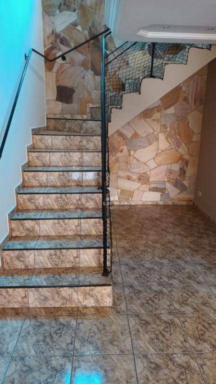 Casa à venda com 3 quartos, 236m² - Foto 11