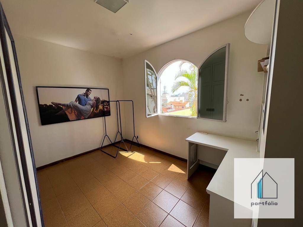 Casa à venda com 5 quartos, 238m² - Foto 6