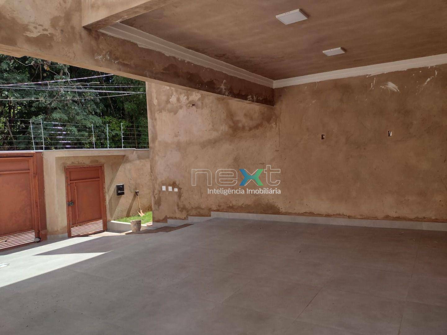 Casa à venda com 4 quartos, 235m² - Foto 2