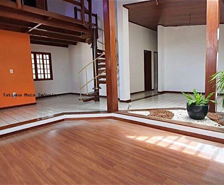 Casa à venda com 3 quartos, 300m² - Foto 1