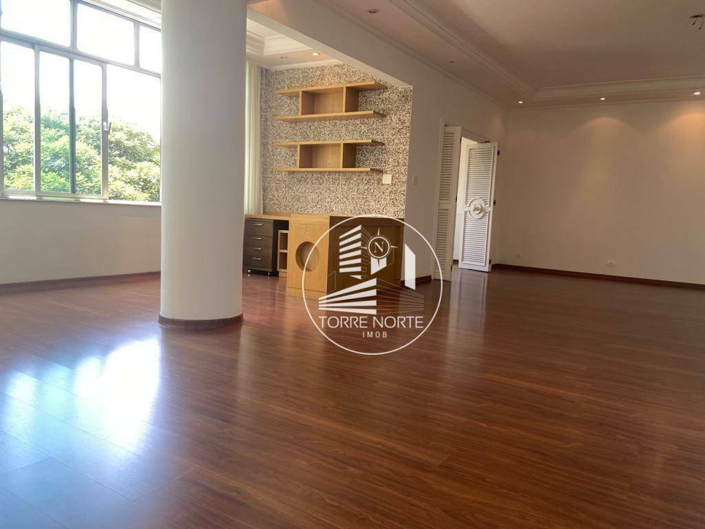 Apartamento à venda com 3 quartos, 218m² - Foto 1