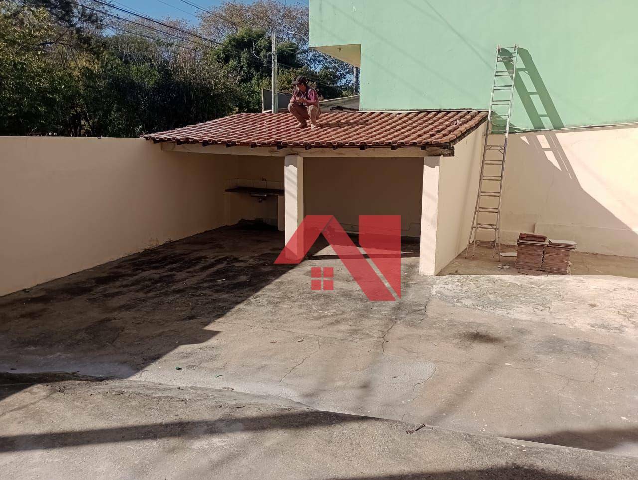 Casa à venda com 3 quartos, 122m² - Foto 1