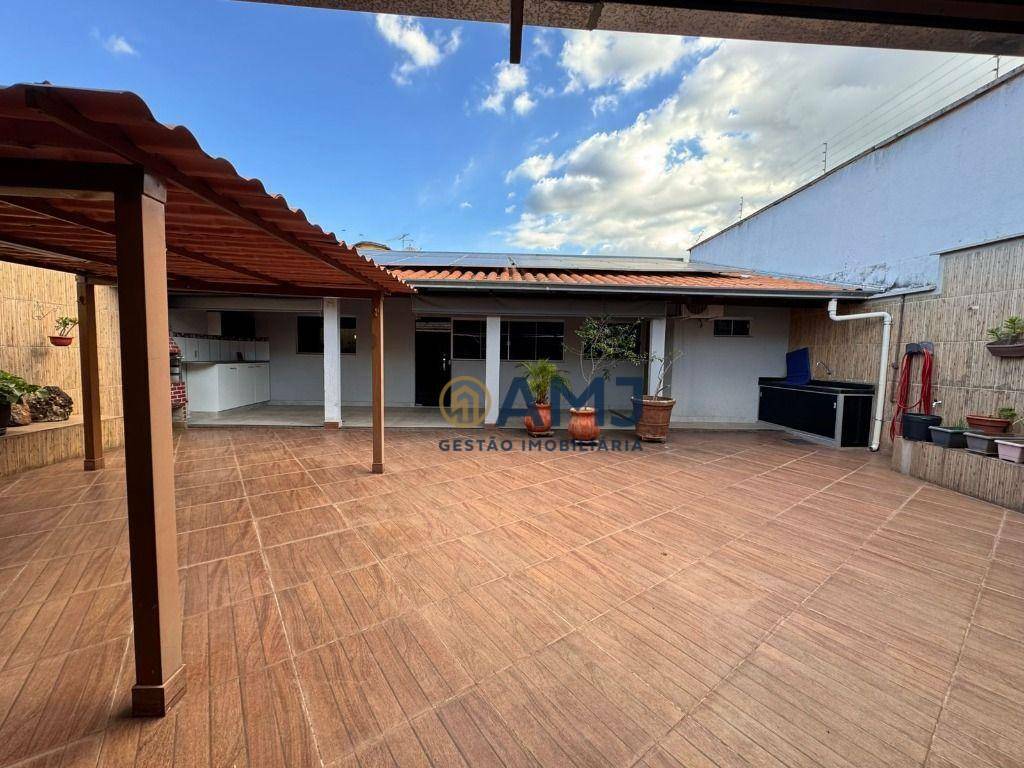 Casa para alugar com 3 quartos, 301m² - Foto 27