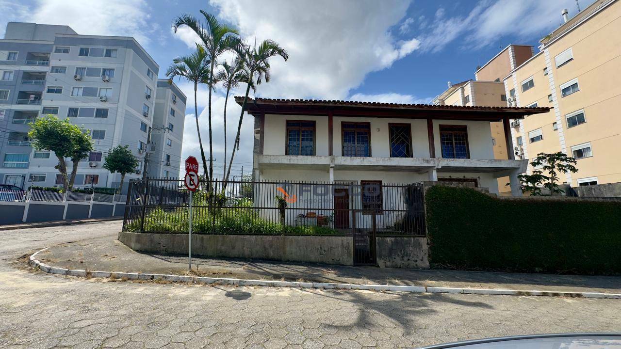 Casa à venda com 5 quartos, 320m² - Foto 6