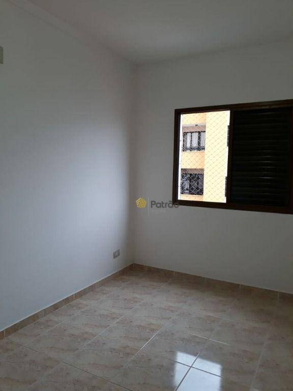 Apartamento à venda com 3 quartos, 97m² - Foto 2