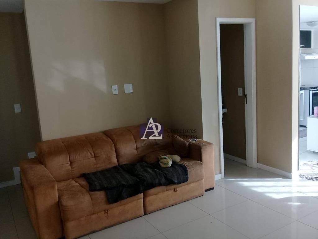 Casa à venda com 3 quartos, 100m² - Foto 3