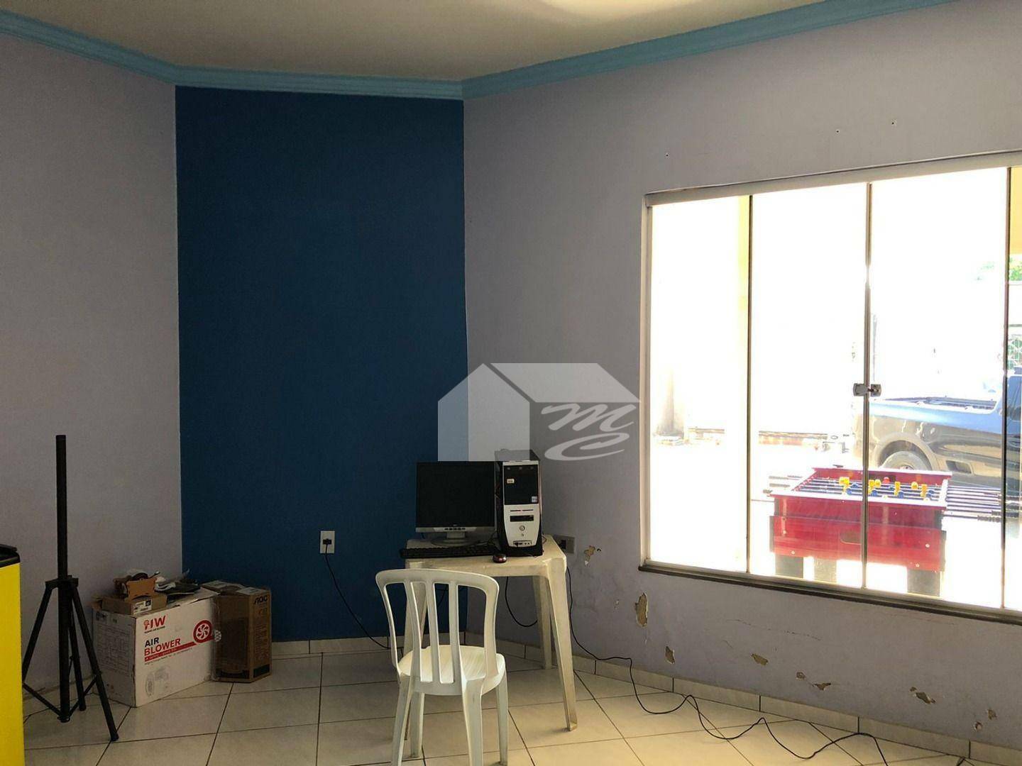 Casa à venda com 4 quartos, 200m² - Foto 4