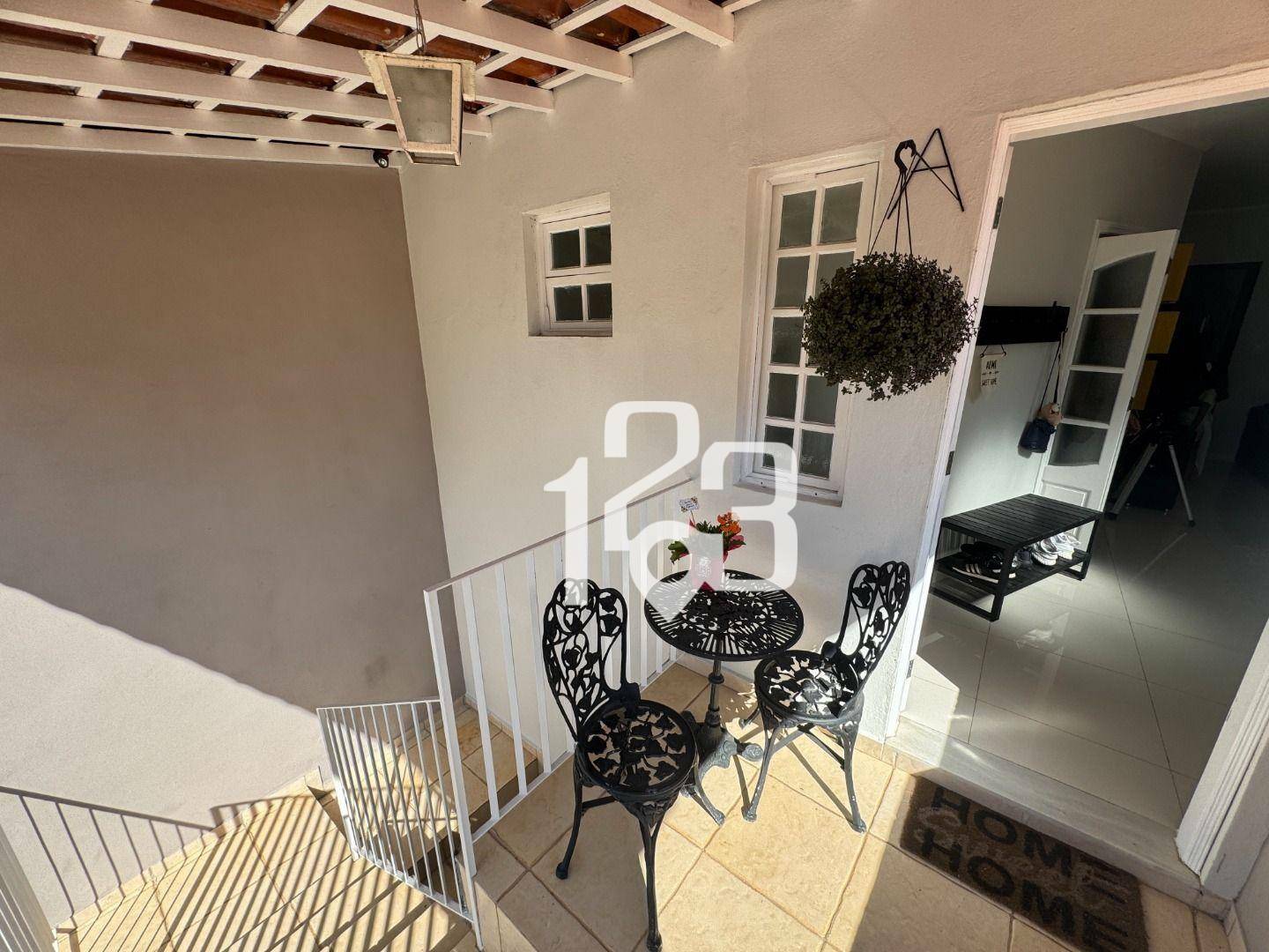 Casa à venda com 3 quartos, 209m² - Foto 4