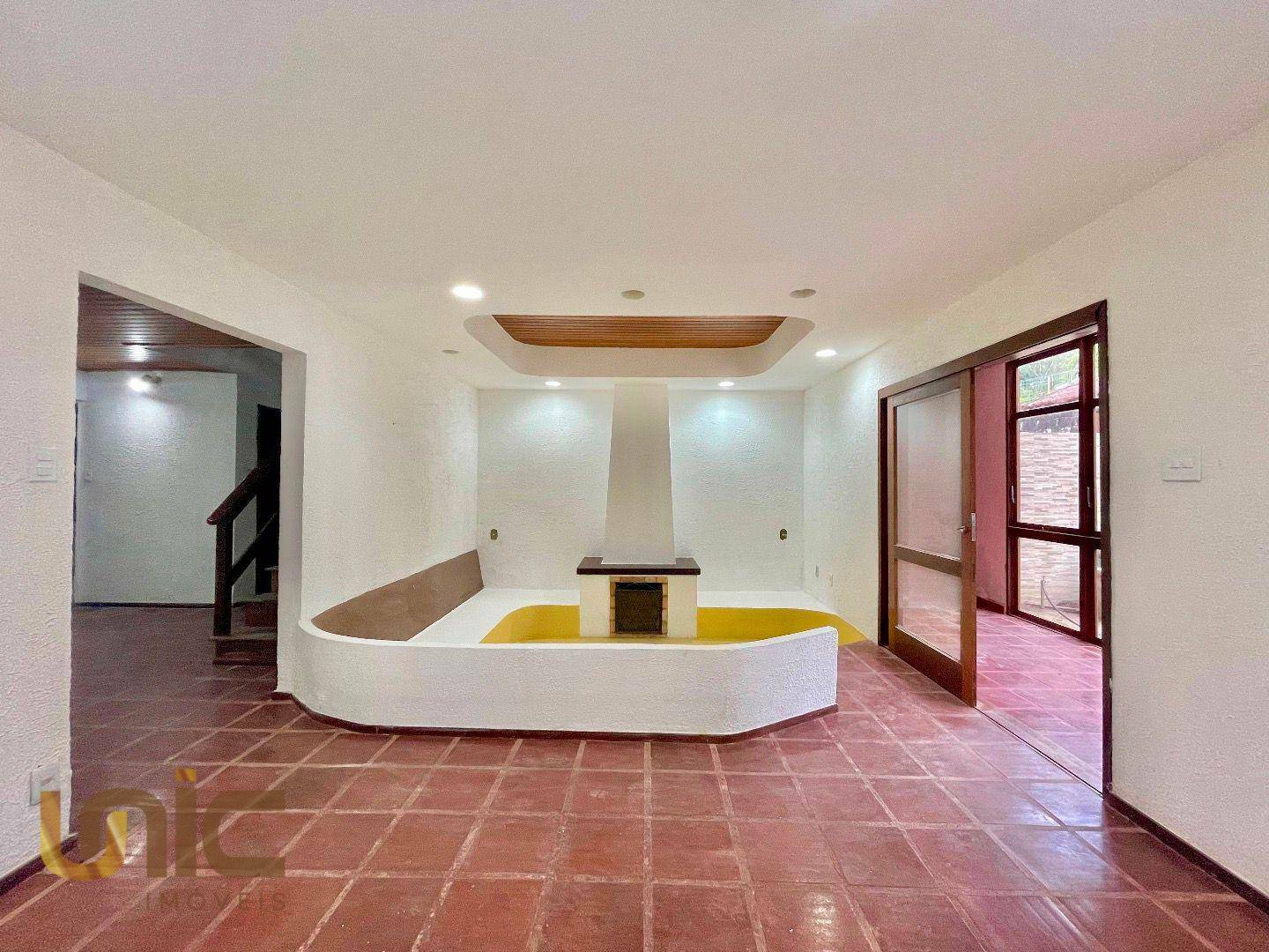 Casa de Condomínio à venda com 5 quartos, 340m² - Foto 2