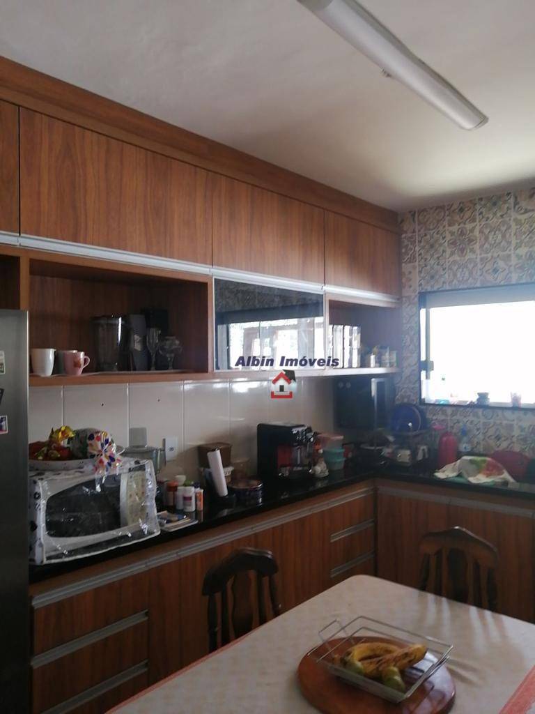 Casa à venda com 4 quartos, 150m² - Foto 11