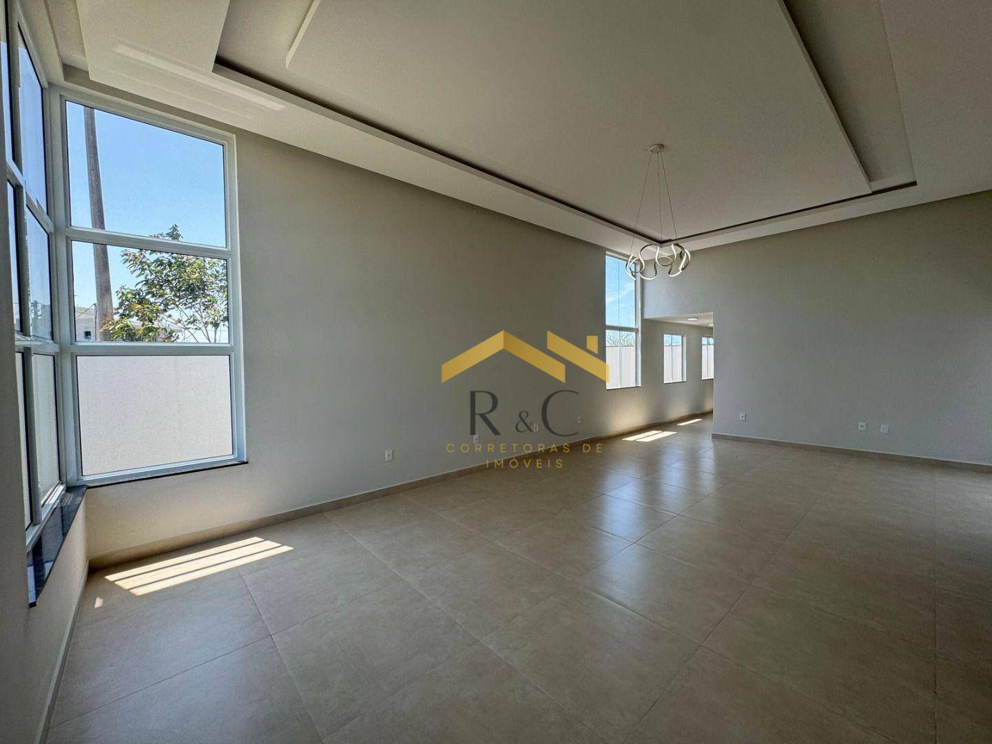 Casa à venda com 3 quartos, 184m² - Foto 4