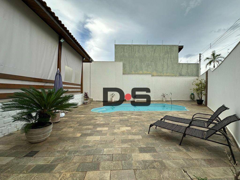 Casa à venda com 3 quartos, 312m² - Foto 15