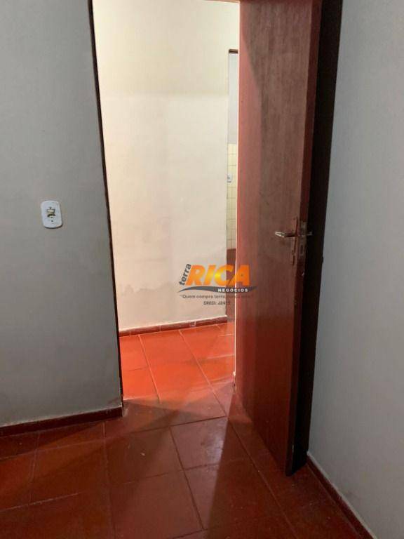 Casa à venda com 2 quartos, 70m² - Foto 5