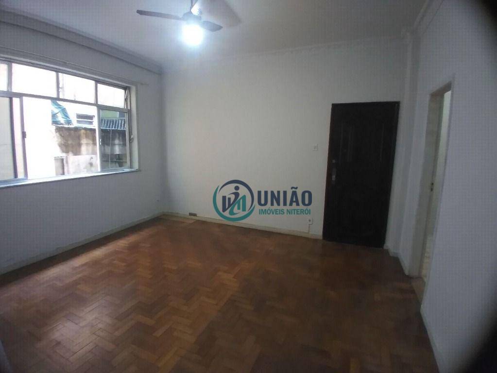 Apartamento à venda com 3 quartos, 100m² - Foto 2