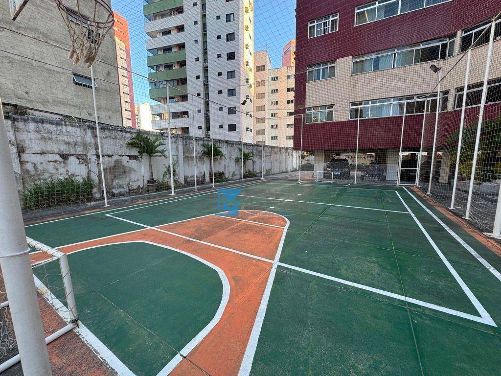 Apartamento à venda com 3 quartos, 130m² - Foto 2