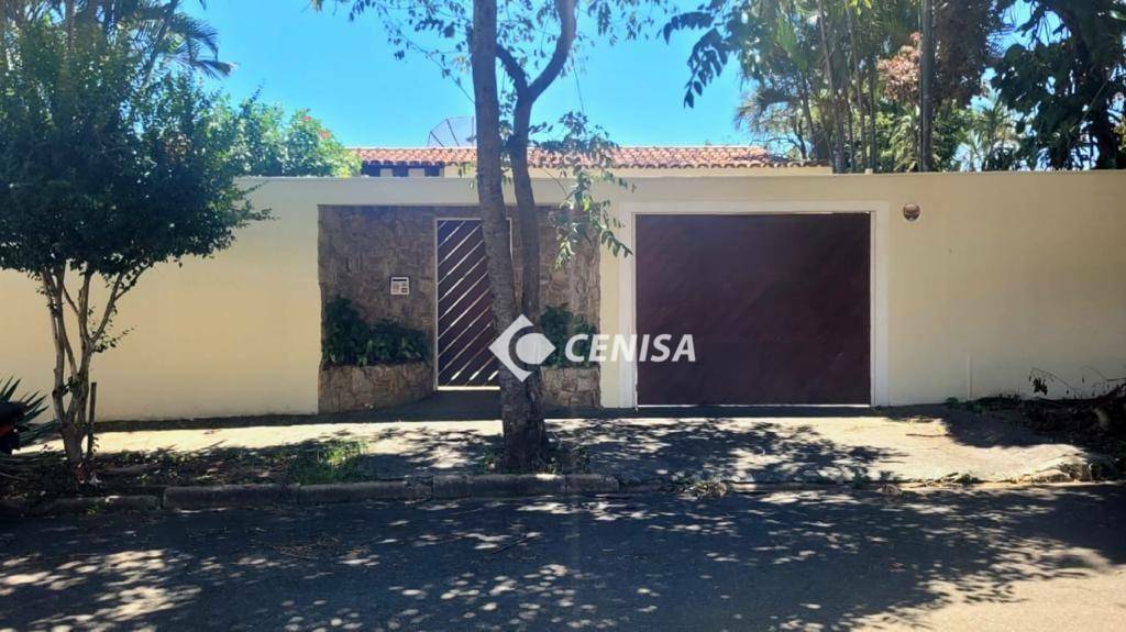 Casa à venda com 3 quartos, 240m² - Foto 1