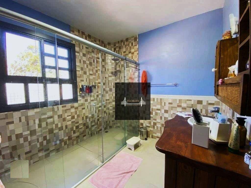 Casa à venda com 3 quartos, 244m² - Foto 13