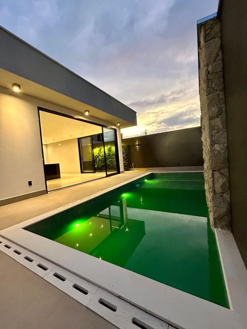 Casa à venda com 3 quartos, 200m² - Foto 3