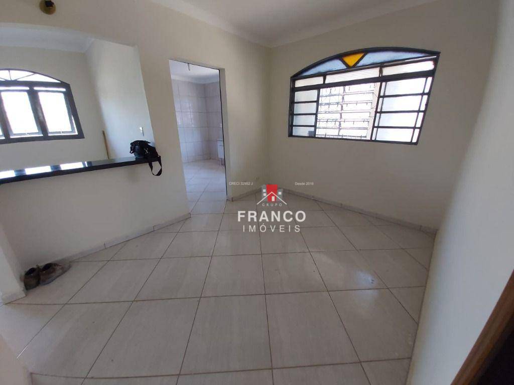 Casa à venda com 6 quartos, 300m² - Foto 6