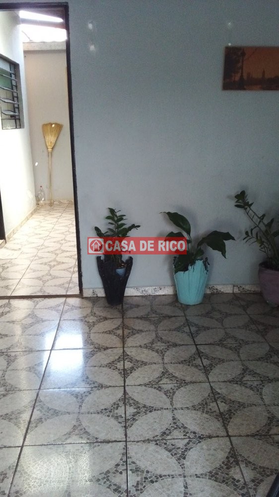 Casa à venda com 2 quartos, 90m² - Foto 2