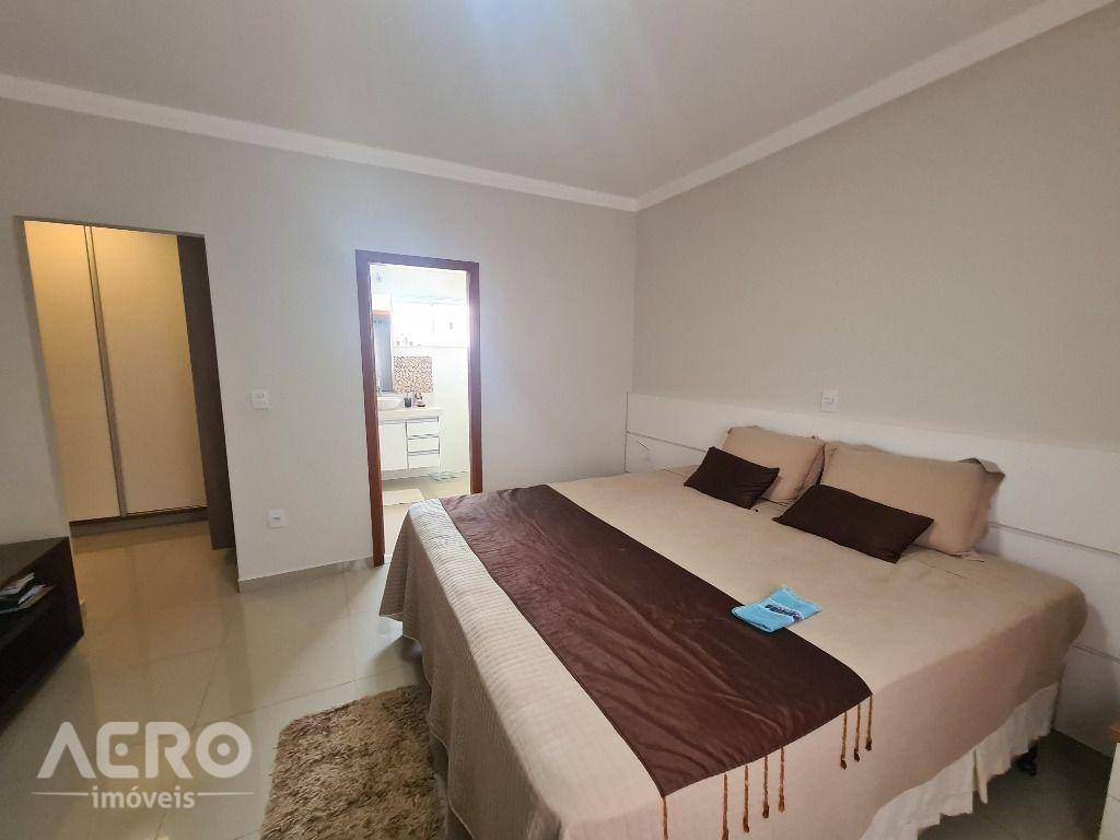 Casa de Condomínio à venda com 3 quartos, 220m² - Foto 4