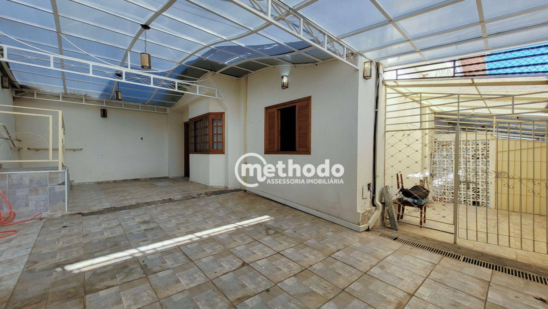 Casa à venda com 6 quartos, 250m² - Foto 3