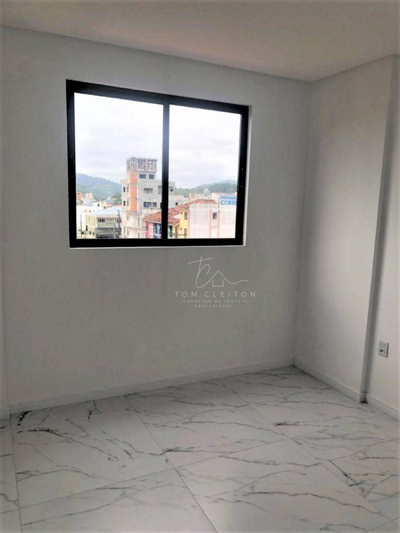 Apartamento à venda com 3 quartos, 97m² - Foto 9