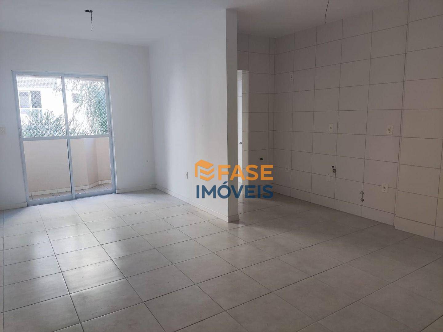 Apartamento à venda com 3 quartos, 79m² - Foto 2