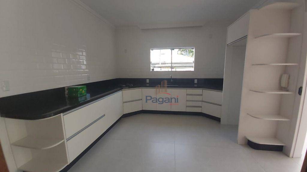 Casa à venda com 3 quartos, 270m² - Foto 14