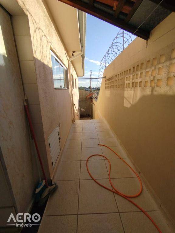 Casa para alugar com 3 quartos, 210m² - Foto 13