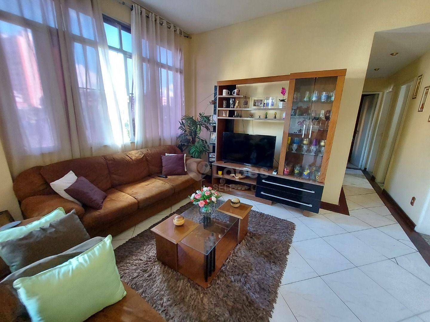 Apartamento à venda com 3 quartos, 90m² - Foto 1