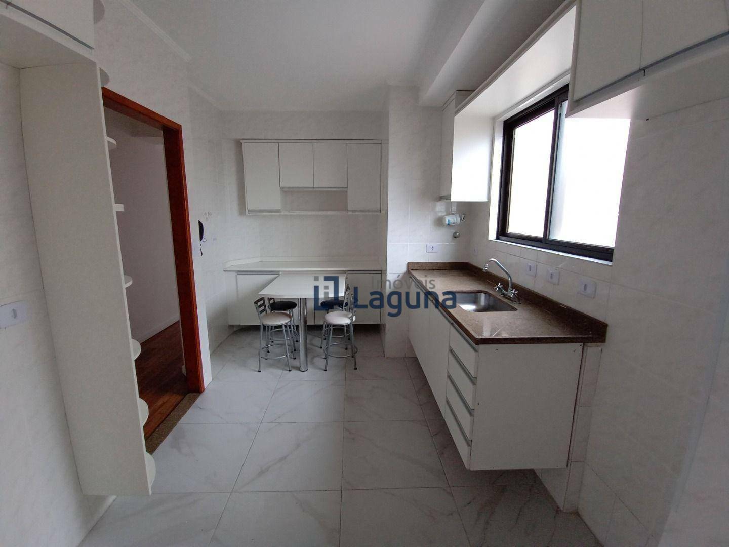 Apartamento para alugar com 2 quartos, 82m² - Foto 4