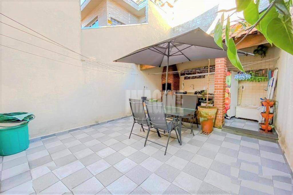 Sobrado à venda com 4 quartos, 300m² - Foto 1