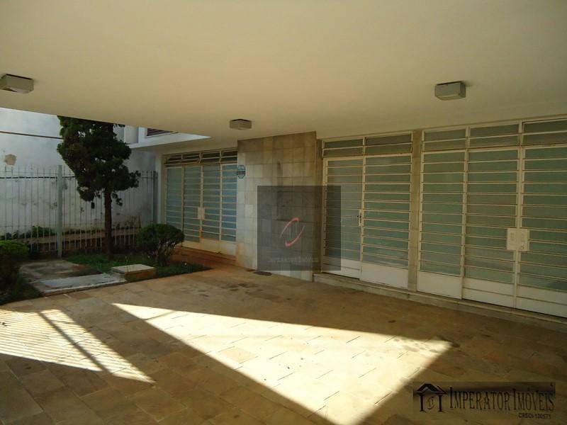 Casa para alugar com 4 quartos, 200m² - Foto 1