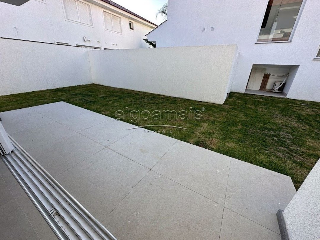 Casa de Condomínio à venda com 4 quartos, 266m² - Foto 4